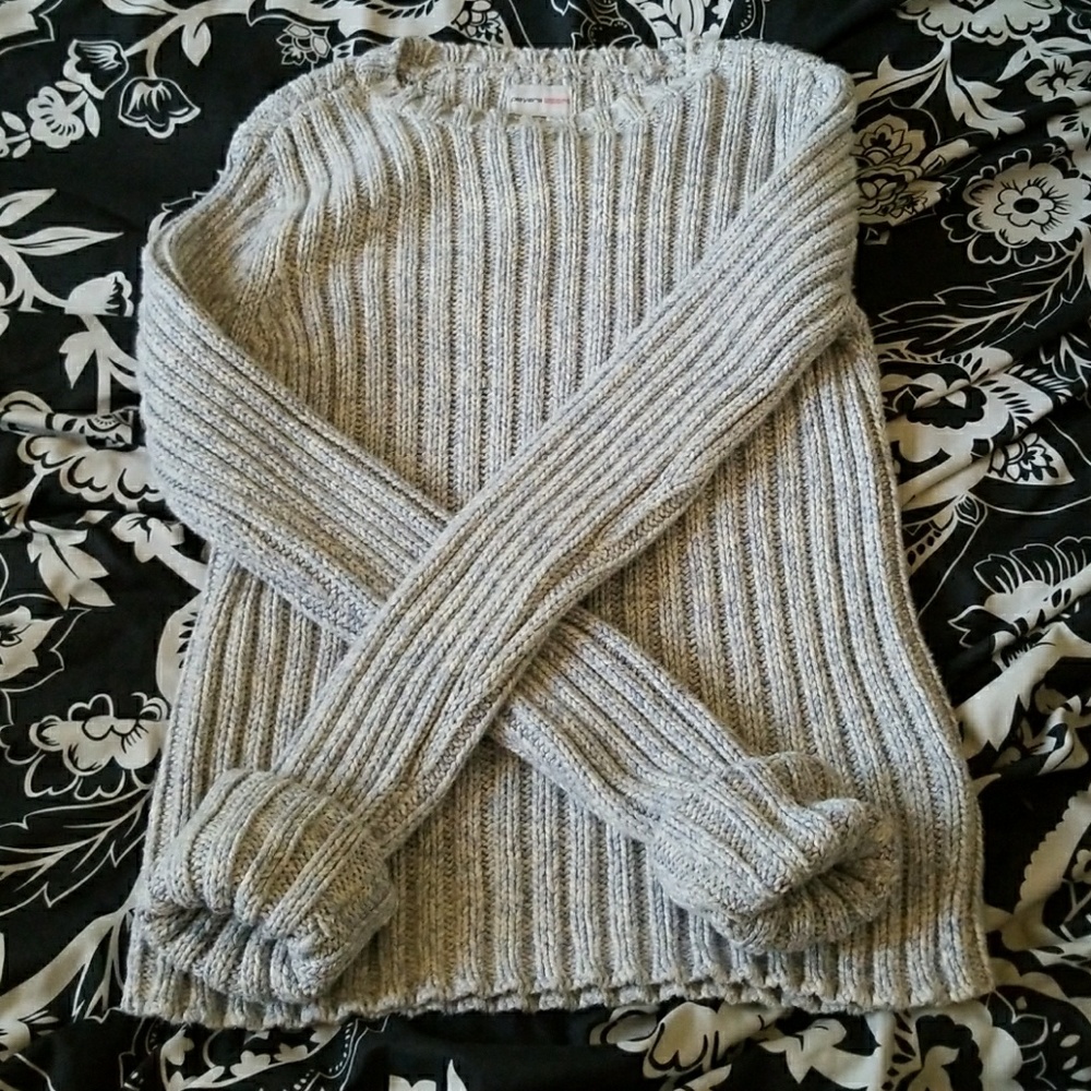 Heavy warm knitted blue/white sweater